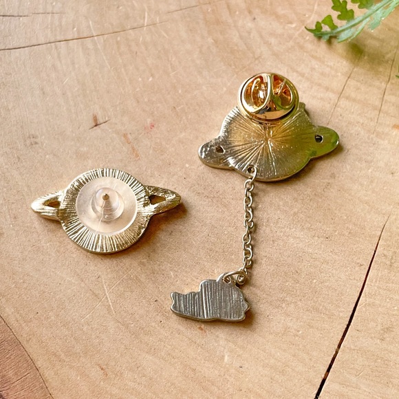 Set of 2 Enamel Pins - Blue Saturn Planet Bunny Rabbit Charm - Picture 3 of 4